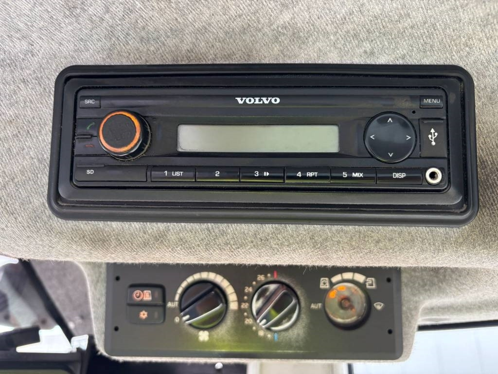 Cargadora de ruedas Volvo L 90 H (High tip + New tires): foto 12