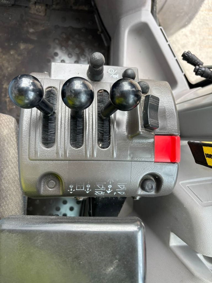 Cargadora de ruedas Volvo L 90 H (High tip + New tires): foto 10