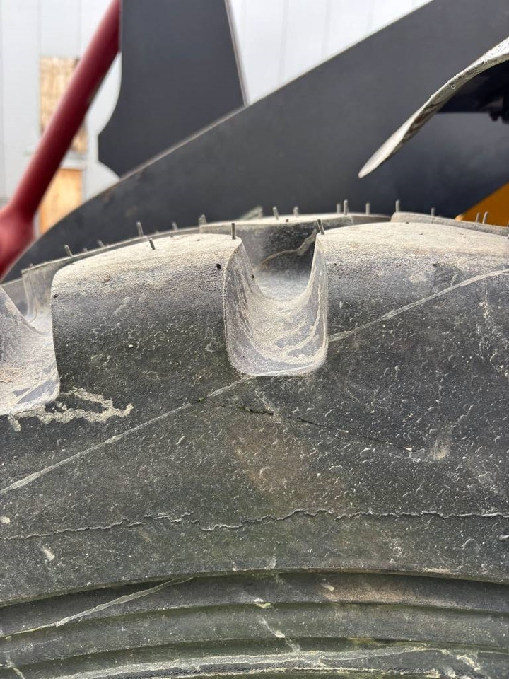 Cargadora de ruedas Volvo L 90 H (High tip + New tires): foto 21