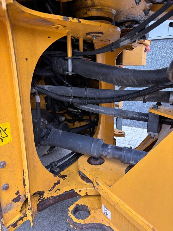 Cargadora de ruedas Volvo L 90 H (High tip + New tires): foto 18