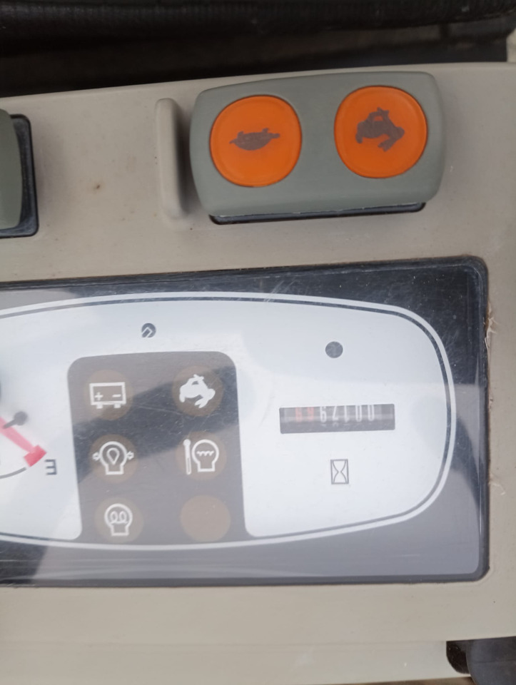 KOMATSU PC16 R-3 HS - Miniexcavadora: foto 5 KOMATSU PC16 R-3 HS - Miniexcavadora: foto 5