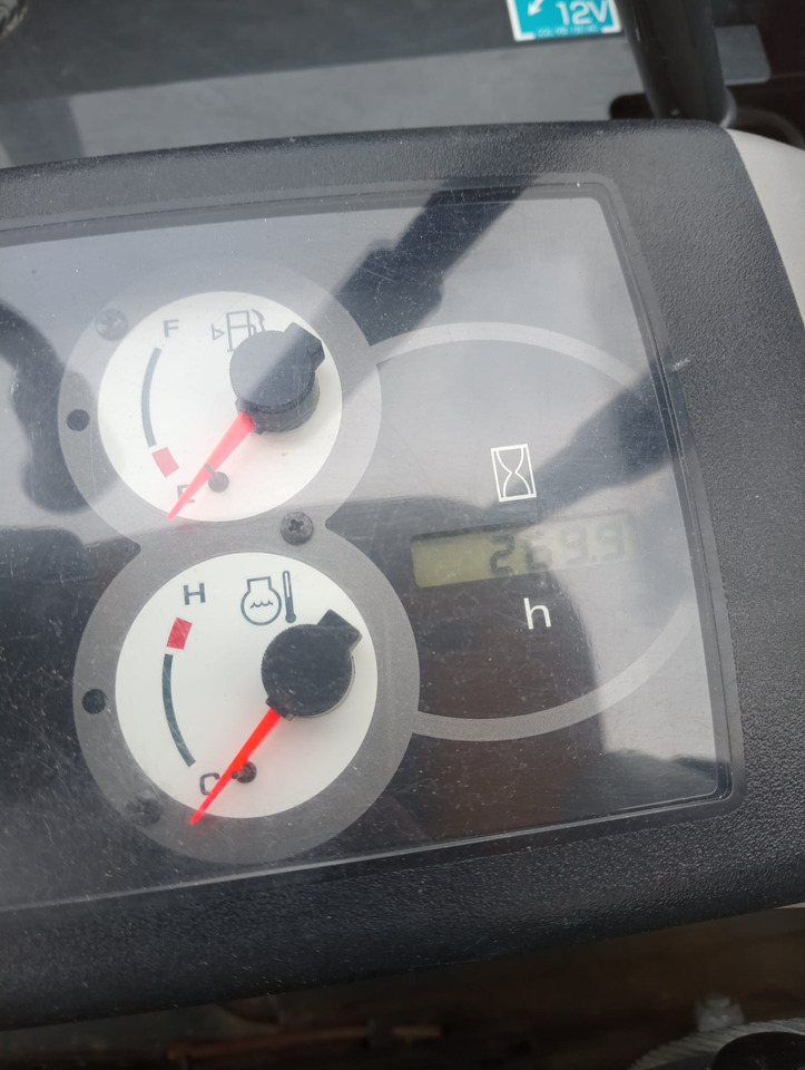 Komatsu PC24MR-5 (tettuccio) - Miniexcavadora: foto 4 Komatsu PC24MR-5 (tettuccio) - Miniexcavadora: foto 4