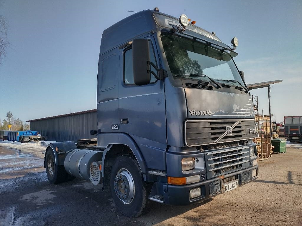 Volvo FH12 kanttilamppu veturi - Cabeza tractora: foto 2 Volvo FH12 kanttilamppu veturi - Cabeza tractora: foto 2