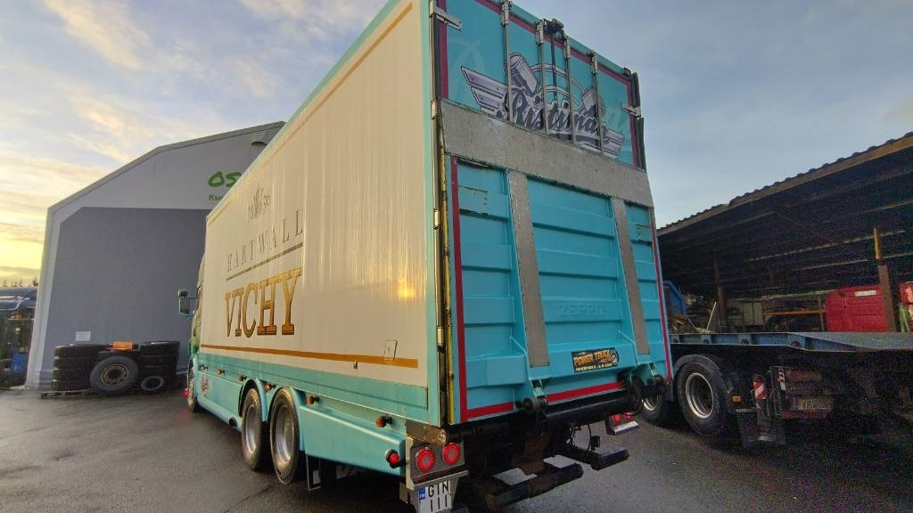 Scania R560 6x2 8,35m umpikori +pl-nostin - Camión caja cerrada: foto 4 Scania R560 6x2 8,35m umpikori +pl-nostin - Camión caja cerrada: foto 4