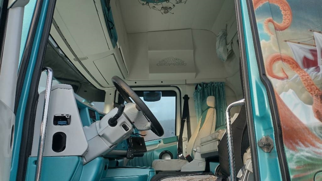 Scania R560 6x2 8,35m umpikori +pl-nostin - Camión caja cerrada: foto 5 Scania R560 6x2 8,35m umpikori +pl-nostin - Camión caja cerrada: foto 5