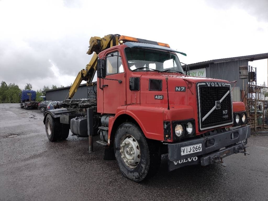 Volvo N7 Tico nosturi ja vl-laite,280tkm!! - Camión portacontenedor de cadenas: foto 2 Volvo N7 Tico nosturi ja vl-laite,280tkm!! - Camión portacontenedor de cadenas: foto 2
