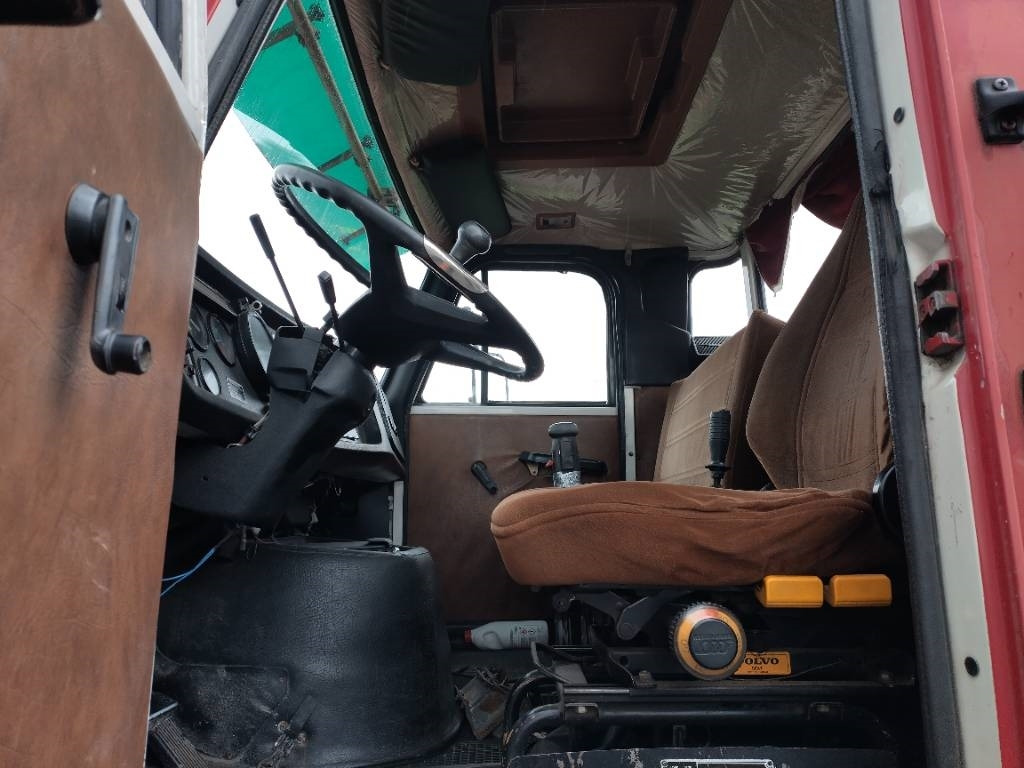 Volvo N7 Tico nosturi ja vl-laite,280tkm!! - Camión portacontenedor de cadenas: foto 3 Volvo N7 Tico nosturi ja vl-laite,280tkm!! - Camión portacontenedor de cadenas: foto 3