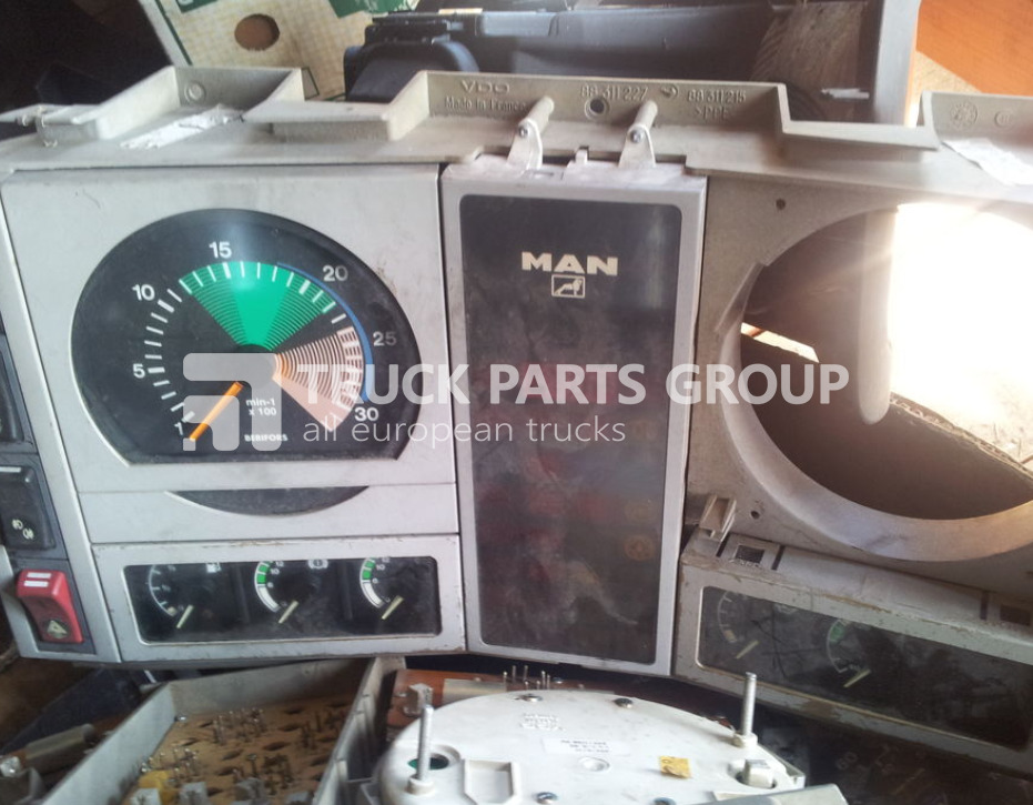 MAN instrument panel, indicator, dashboard, instrume dashboard - Salpicadero para Camión: foto 1 MAN instrument panel, indicator, dashboard, instrume dashboard - Salpicadero para Camión: foto 1