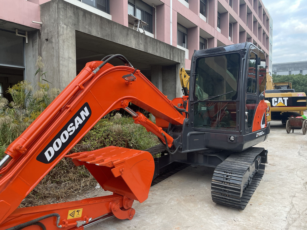 DOOSAN DX60-9C - Excavadora de cadenas: foto 4 DOOSAN DX60-9C - Excavadora de cadenas: foto 4