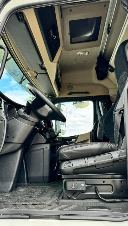 Foto del interior 1: Cabeza tractora MERCEDES-BENZ Actros 1845  with retarder