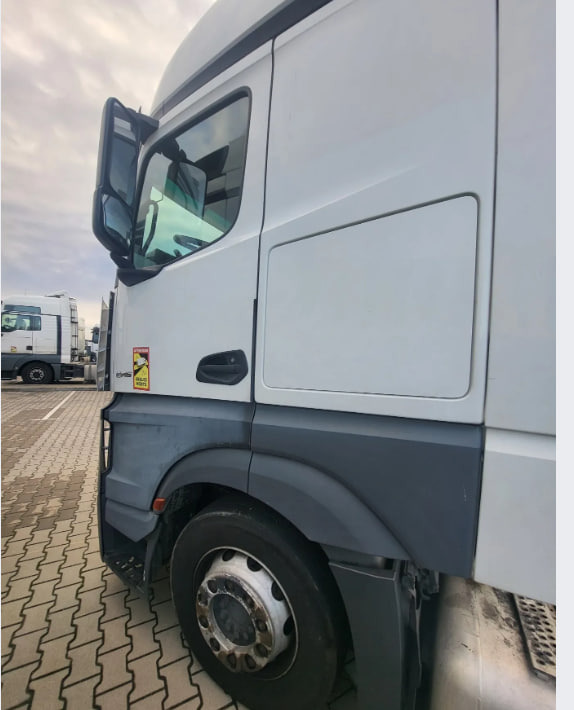 Mercedes-Benz ACTROS 1845 mega  WDF - Cabeza tractora: foto 3 Mercedes-Benz ACTROS 1845 mega  WDF - Cabeza tractora: foto 3