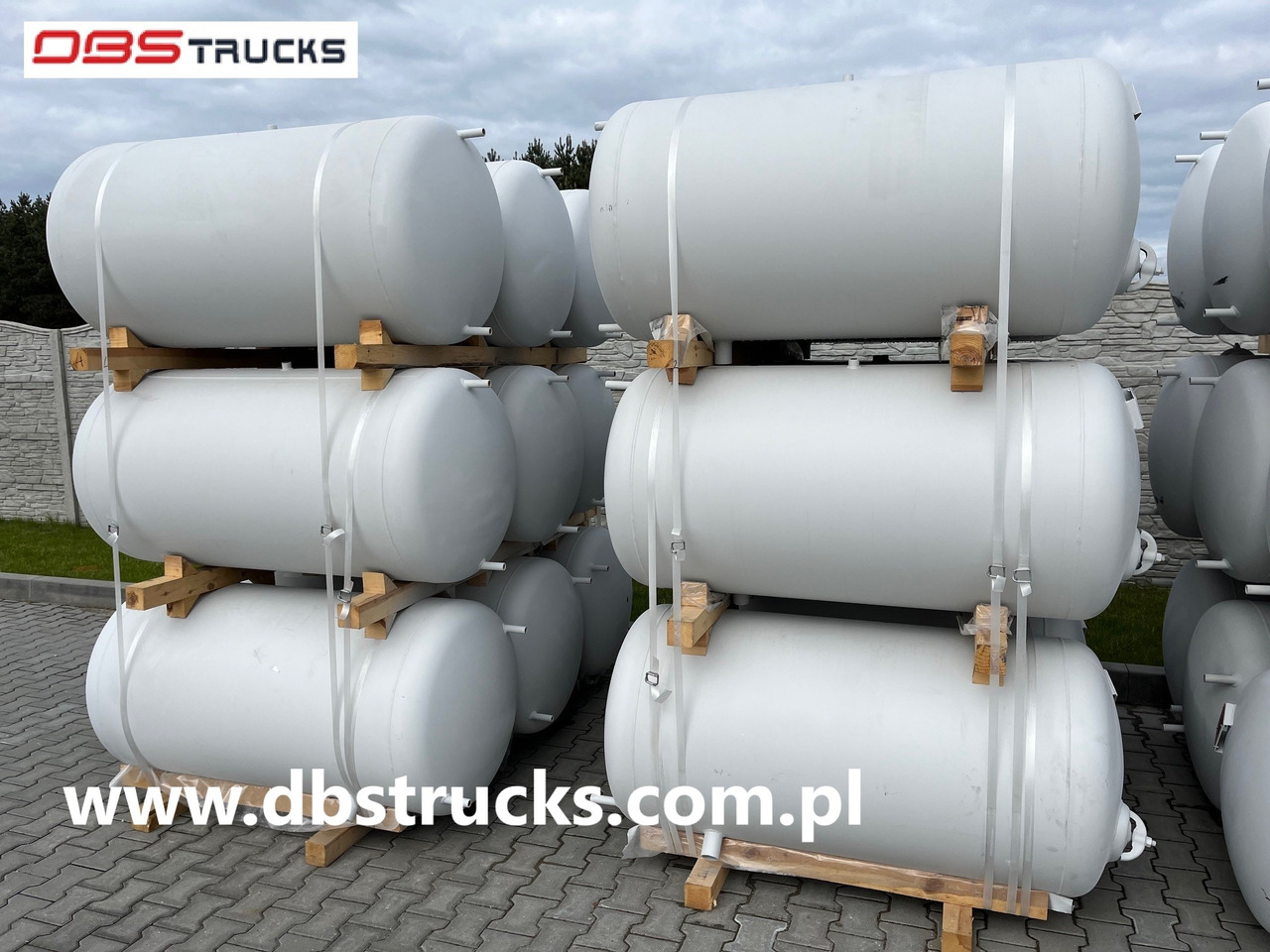 Water pressure tank - Piezas de recambio para Camión: foto 2 Water pressure tank - Piezas de recambio para Camión: foto 2