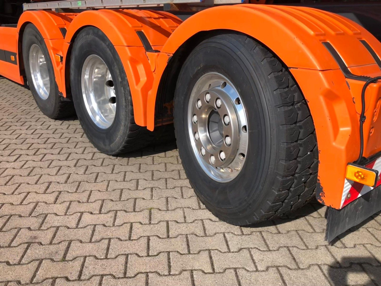 Volvo FH460 8x4 Tridem*TopZustand*excellent condition - Camión volquete: foto 2 Volvo FH460 8x4 Tridem*TopZustand*excellent condition - Camión volquete: foto 2