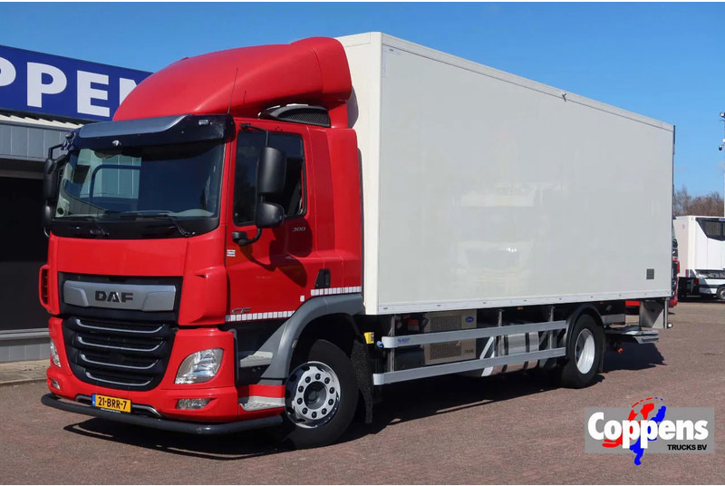 DAF CF 300 Koel/Vries Carrier iceland + Dhollandia 2500KG klep trenn wand - Camión frigorífico: foto 1 DAF CF 300 Koel/Vries Carrier iceland + Dhollandia 2500KG klep trenn wand - Camión frigorífico: foto 1