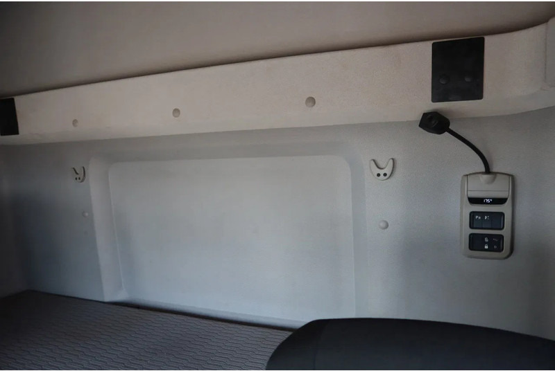 Camión caja cerrada DAF CF 410 Bak+Klep Dhollandia 2.000 kg Slaapcabine: foto 7