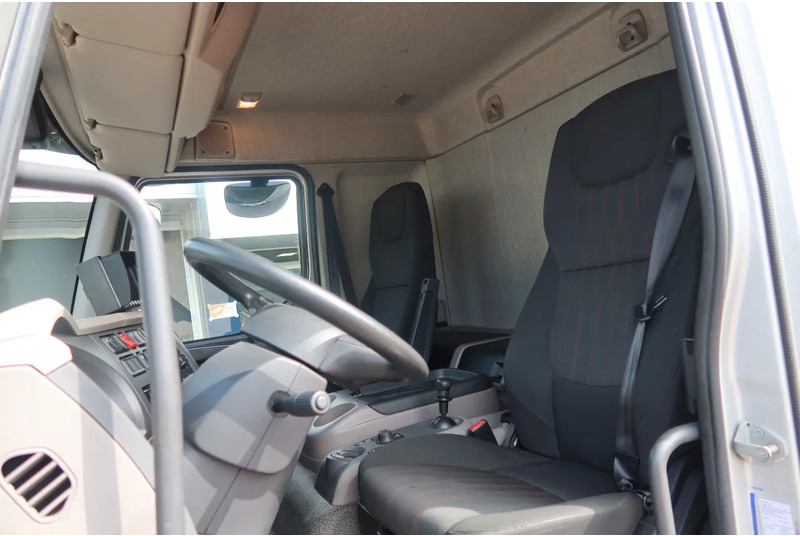 DAF LF 210 FA Zilver metallic bak + klep Dhollandia 1500 kg + rol stops, Comfort cabine. - Camión caja cerrada: foto 5 DAF LF 210 FA Zilver metallic bak + klep Dhollandia 1500 kg + rol stops, Comfort cabine. - Camión caja cerrada: foto 5