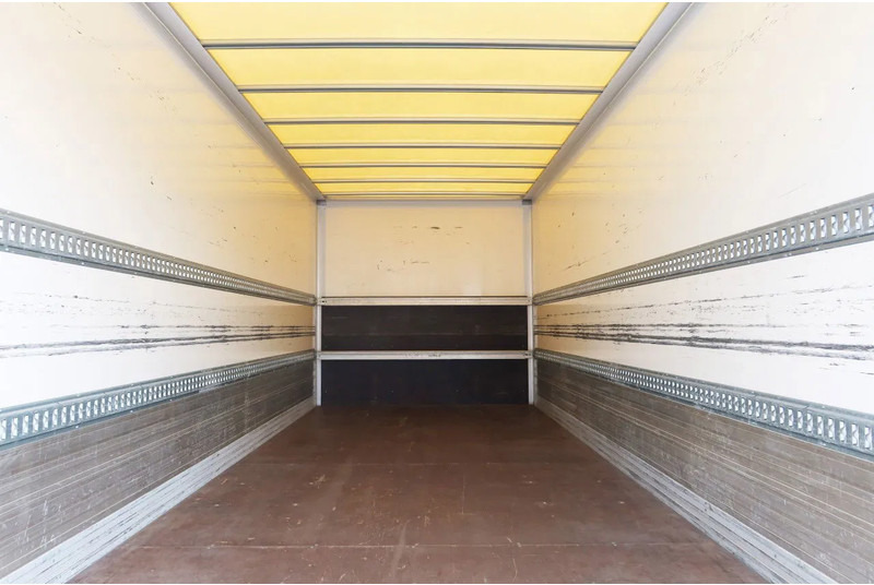 FUSO Canter 7 C 18 Bak+Klep 1000 kg - Camión caja cerrada: foto 4 FUSO Canter 7 C 18 Bak+Klep 1000 kg - Camión caja cerrada: foto 4