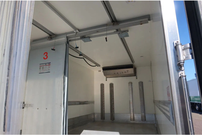 FUSO Canter Thermoking T 600R Koel/Vries + Laadklep - Camión frigorífico: foto 3 FUSO Canter Thermoking T 600R Koel/Vries + Laadklep - Camión frigorífico: foto 3