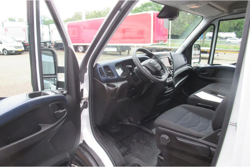 Iveco Daily 35C16 Bak+Klep Automaat Laadklep Airco Camera - Furgoneta caja cerrada: foto 5 Iveco Daily 35C16 Bak+Klep Automaat Laadklep Airco Camera - Furgoneta caja cerrada: foto 5