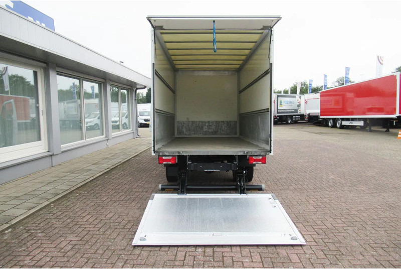 Iveco Daily 35C16 Bak+Klep Automaat Laadklep Airco Camera - Furgoneta caja cerrada: foto 4 Iveco Daily 35C16 Bak+Klep Automaat Laadklep Airco Camera - Furgoneta caja cerrada: foto 4