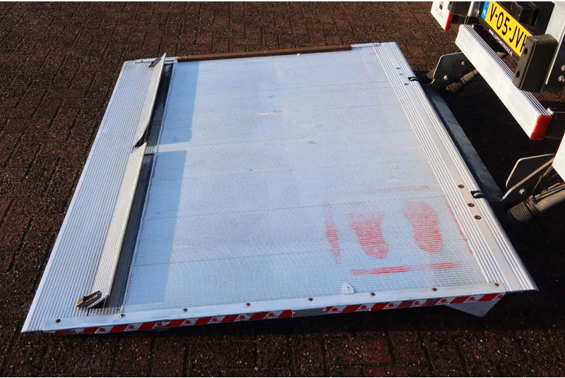 Iveco Daily 35C16 Carrier Xarios 350 Koel+Vries+verwarmen + stekker 220 volt, Dhollandia 750 kg klep - Furgoneta frigorifica: foto 5 Iveco Daily 35C16 Carrier Xarios 350 Koel+Vries+verwarmen + stekker 220 volt, Dhollandia 750 kg klep - Furgoneta frigorifica: foto 5