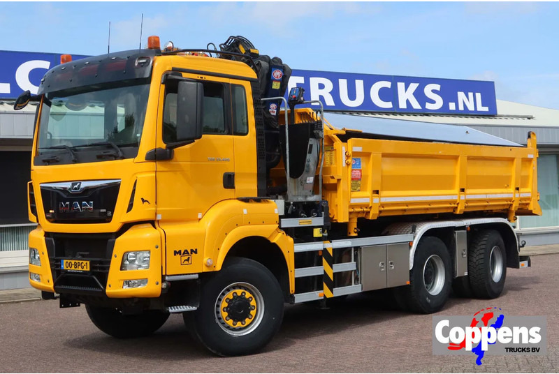 MAN TGS 33.420 2 Zijdige kipper + Kraan 6x6 Stuur as - Camión volquete, Camión grúa: foto 1 MAN TGS 33.420 2 Zijdige kipper + Kraan 6x6 Stuur as - Camión volquete, Camión grúa: foto 1