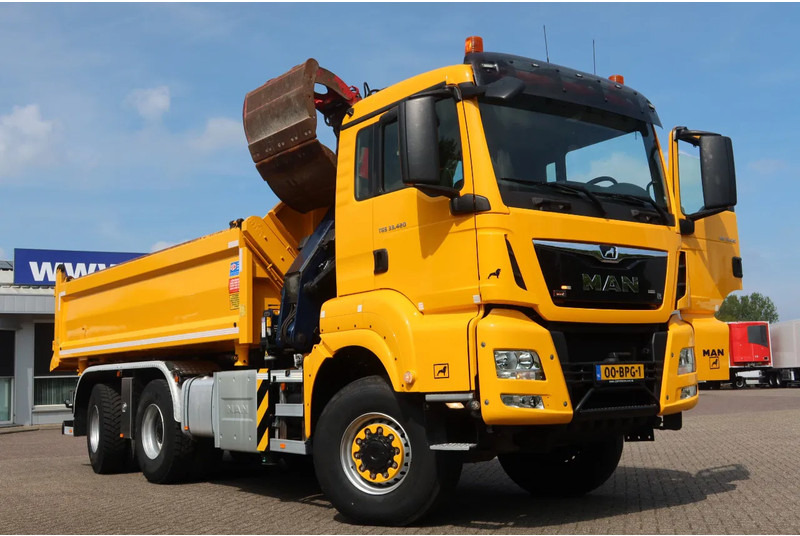MAN TGS 33.420 2 Zijdige kipper + Kraan 6x6 Stuur as - Camión volquete, Camión grúa: foto 2 MAN TGS 33.420 2 Zijdige kipper + Kraan 6x6 Stuur as - Camión volquete, Camión grúa: foto 2