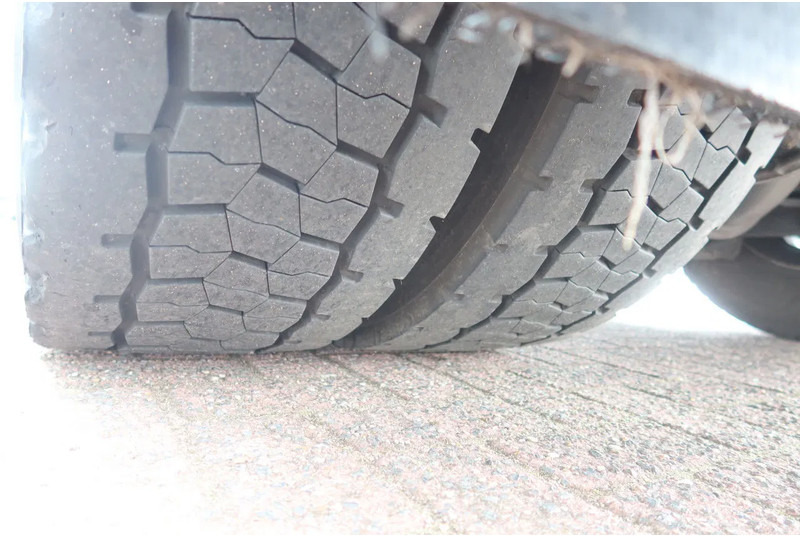 Camión caja cerrada Mercedes-Benz Antos 1924 LL Bakwagen + laadklep 2500 kg: foto 13