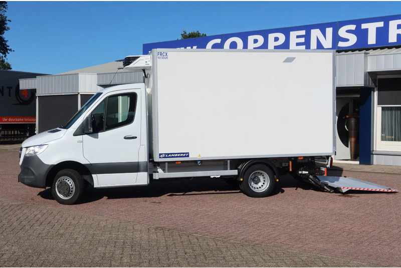 Mercedes-Benz Sprinter 516 CDI Koel/Vries + Dhollandia Klep 750 kg Carrier 300 Xarios Dag + nacht 220 Volt - Furgoneta frigorifica: foto 2 Mercedes-Benz Sprinter 516 CDI Koel/Vries + Dhollandia Klep 750 kg Carrier 300 Xarios Dag + nacht 220 Volt - Furgoneta frigorifica: foto 2
