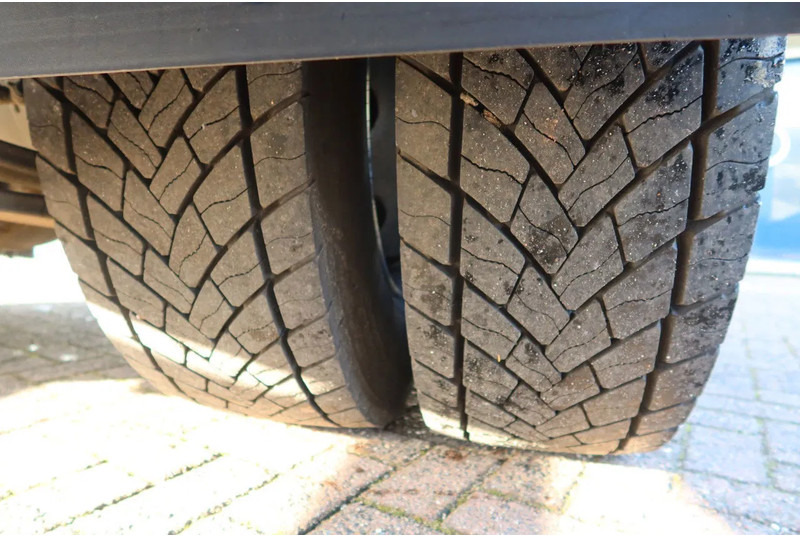 Camión caja cerrada Volvo FE 250 Bakwagen + Dhollandia klep 2500 KG. 49.000 KM!!: foto 12