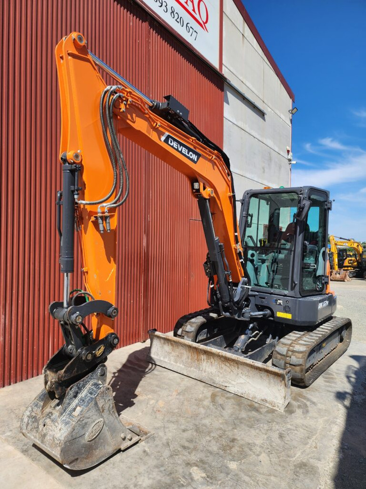 DEVELON DX62R-7 - Miniexcavadora: foto 4 DEVELON DX62R-7 - Miniexcavadora: foto 4