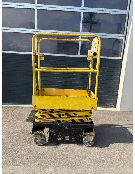 Boss 4,55m Arbeitsbühne Personenlift, BJ 2009 - Plataforma de tijeras: foto 1 Boss 4,55m Arbeitsbühne Personenlift, BJ 2009 - Plataforma de tijeras: foto 1
