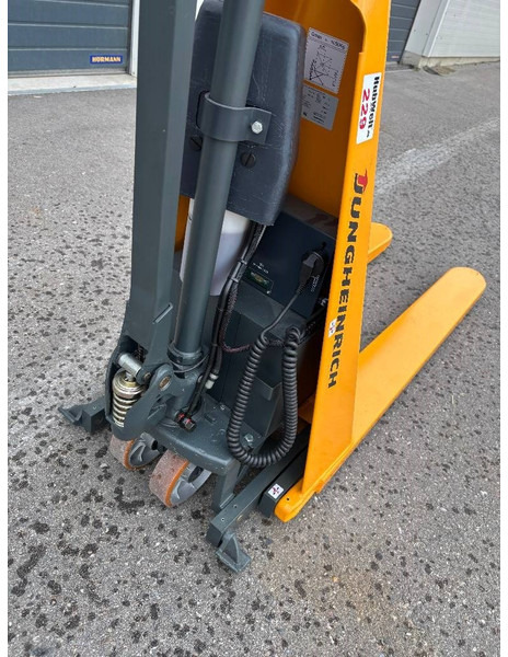 Jungheinrich Scherenhubwagen AMX 10e - Apilador: foto 4 Jungheinrich Scherenhubwagen AMX 10e - Apilador: foto 4