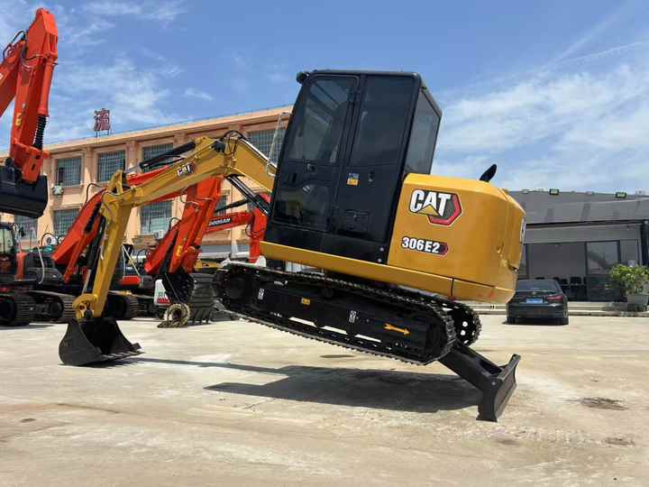 6 Ton Used Cat 305.5 306 307e 308 Crawler Excavator Mini Caterpillar 305.5 E2 for Sale China Cat305.5 Cat305.5e2 Low Price - Excavadora: foto 4 6 Ton Used Cat 305.5 306 307e 308 Crawler Excavator Mini Caterpillar 305.5 E2 for Sale China Cat305.5 Cat305.5e2 Low Price - Excavadora: foto 4