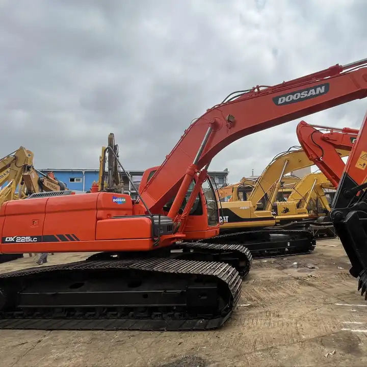 Good Price Tracked Excavator Doosan Dx225 Dx150 Korea Construction Machinery In Shanghai - Excavadora de cadenas: foto 1 Good Price Tracked Excavator Doosan Dx225 Dx150 Korea Construction Machinery In Shanghai - Excavadora de cadenas: foto 1