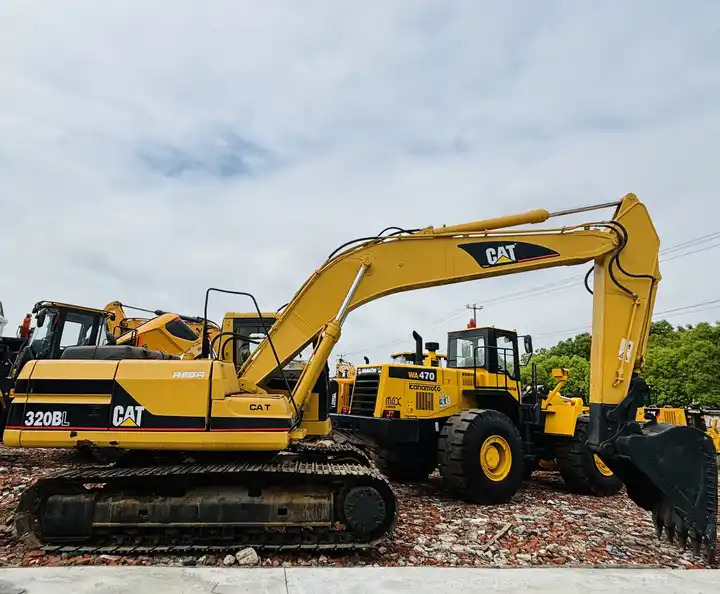 High Quality Used Excavator Cat 320bl In Good Condition On Sale in Shanghai - Excavadora de cadenas: foto 2 High Quality Used Excavator Cat 320bl In Good Condition On Sale in Shanghai - Excavadora de cadenas: foto 2
