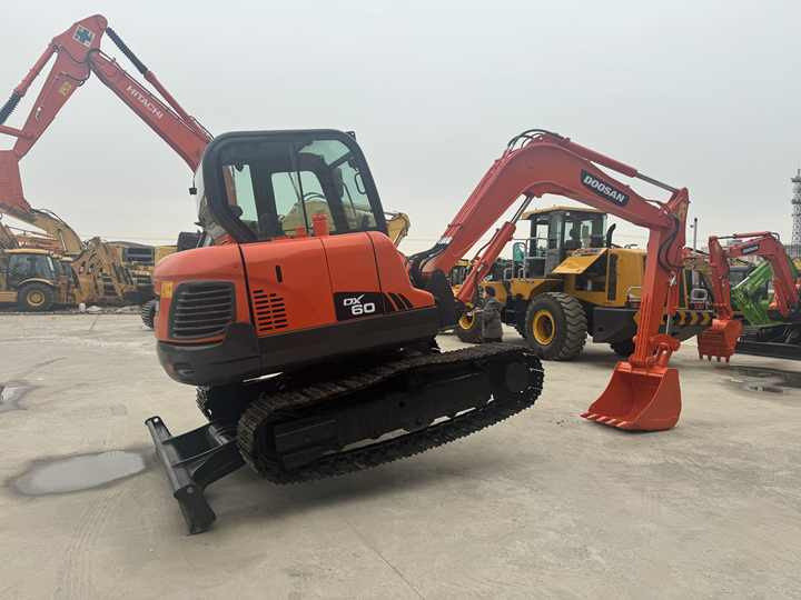 Leasing de  High Quality and Low Price Used Doosan Dx60 Dx75 Dx80 Crawler Excavator in Good Condition 6-ton Mini 6t Excavator for Sale High Quality and Low Price Used Doosan Dx60 Dx75 Dx80 Crawler Excavator in Good Condition 6-ton Mini 6t Excavator for Sale: foto 6