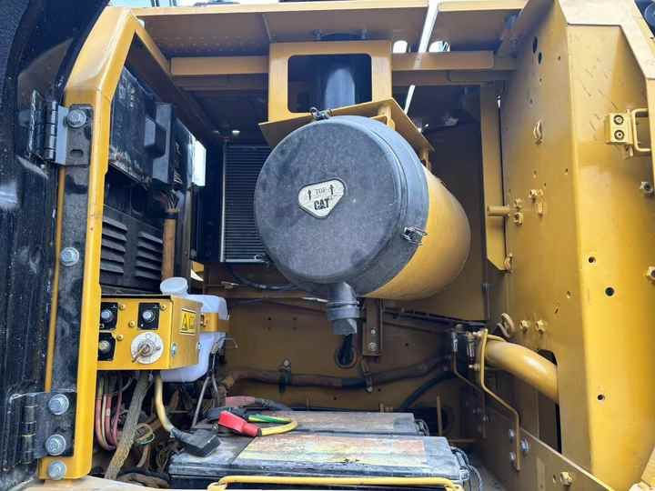 Excavadora Hot Sale CAT 336 with Strong Power Engine Short Years Excellent Working Condition Crawler 36 Ton Used Tractor CAT 336 in Shock: foto 6 Excavadora Hot Sale CAT 336 with Strong Power Engine Short Years Excellent Working Condition Crawler 36 Ton Used Tractor CAT 336 in Shock: foto 6