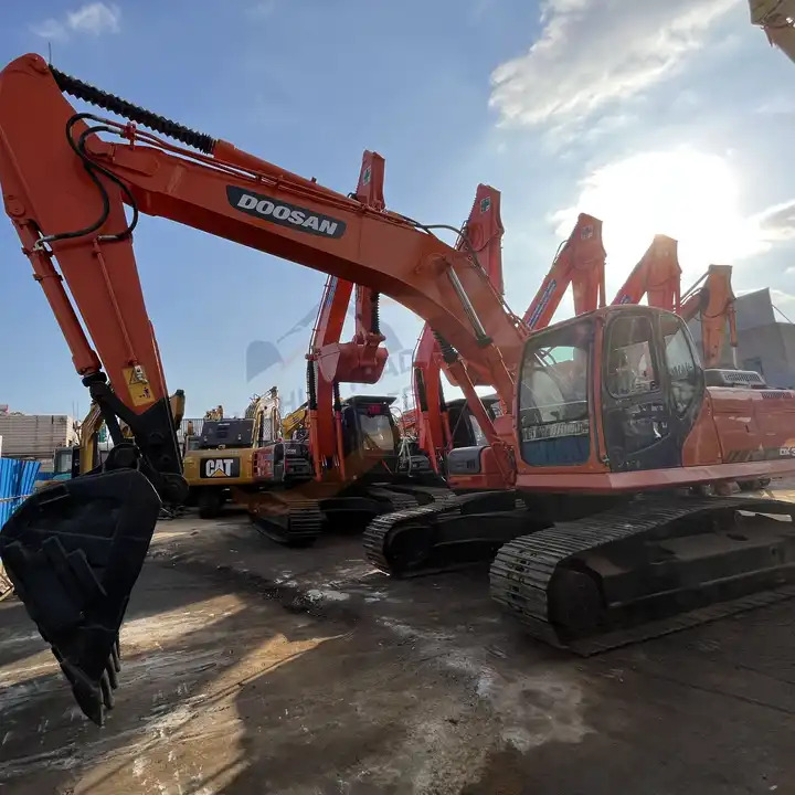 Used Doosan Dx300 Excavator Heavy Large Construction Equipment With Good Condition Original Korea For Sale - Excavadora de cadenas: foto 2 Used Doosan Dx300 Excavator Heavy Large Construction Equipment With Good Condition Original Korea For Sale - Excavadora de cadenas: foto 2
