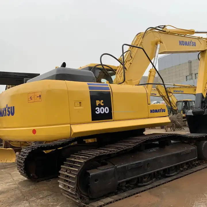 Used Komatsu excavator Pc300-7 in good condition for sale - Excavadora de cadenas: foto 1 Used Komatsu excavator Pc300-7 in good condition for sale - Excavadora de cadenas: foto 1