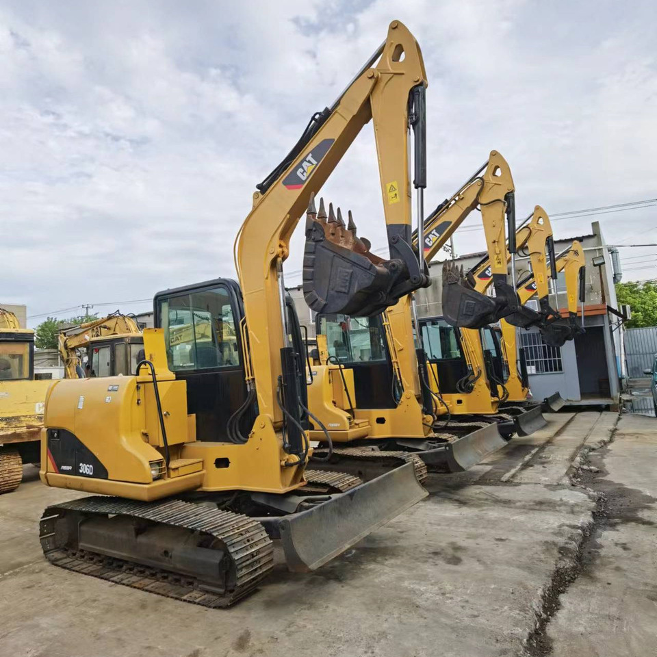 Used cat mini excavator 306D 302.5 6ton 2.5ton free shipping with mini excavator bucket - Excavadora de cadenas: foto 2 Used cat mini excavator 306D 302.5 6ton 2.5ton free shipping with mini excavator bucket - Excavadora de cadenas: foto 2