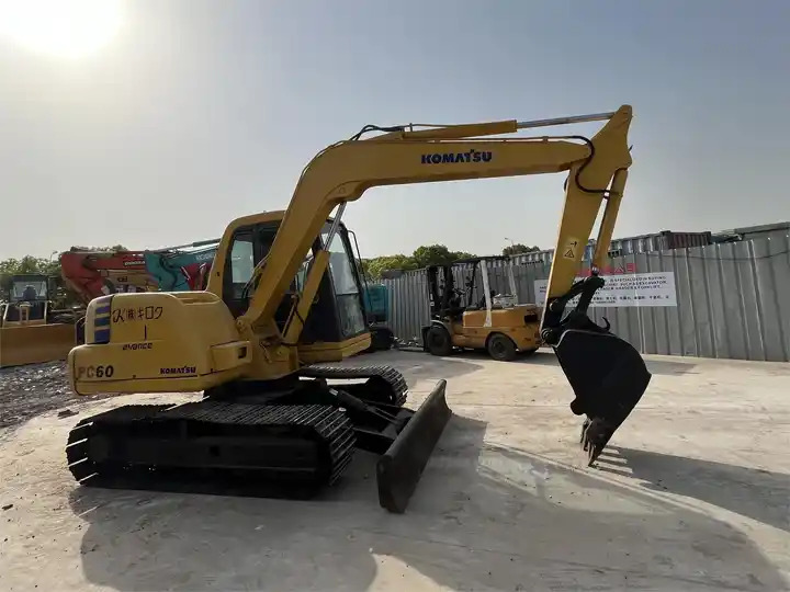 Komatsu used pc60-7 excavator/used 6ton excavator /Komatsu japan pc60-7 mini used excavator for sale Komatsu  excavator - Excavadora de cadenas: foto 5 Komatsu used pc60-7 excavator/used 6ton excavator /Komatsu japan pc60-7 mini used excavator for sale Komatsu  excavator - Excavadora de cadenas: foto 5