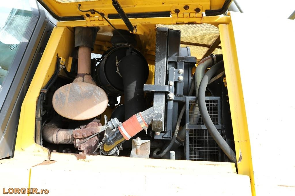 Bulldozer New Holland D 180: foto 8