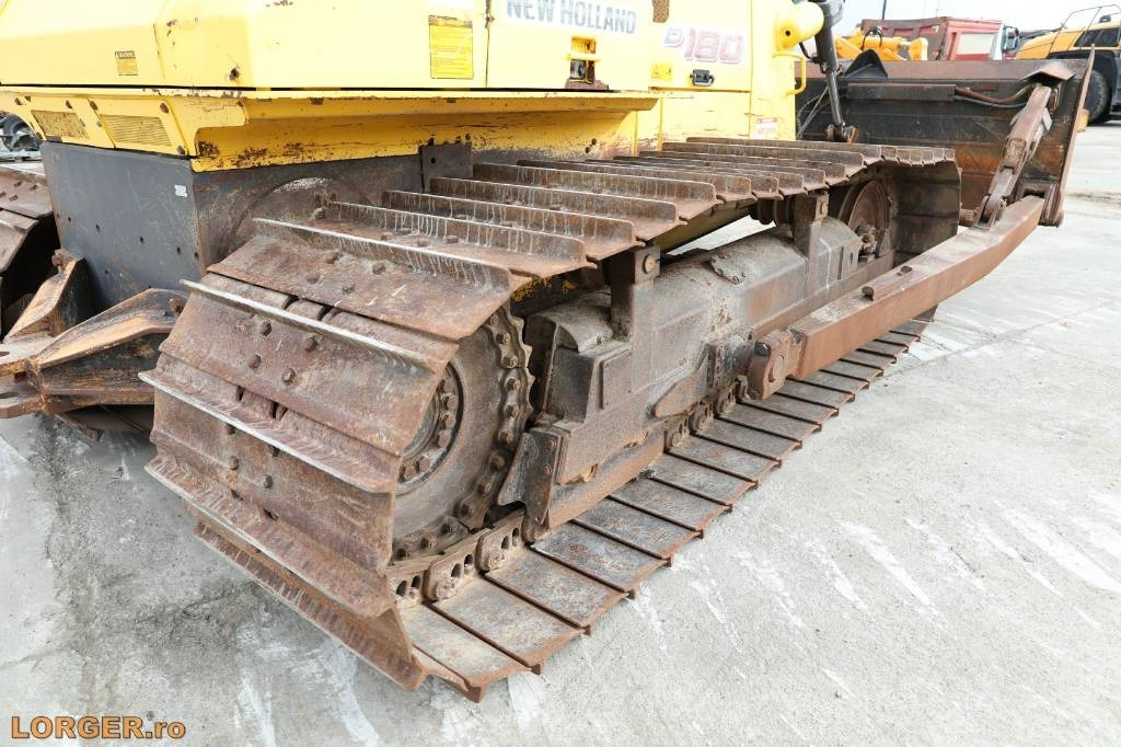 Bulldozer New Holland D 180: foto 16
