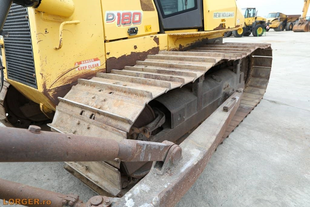 Bulldozer New Holland D 180: foto 14