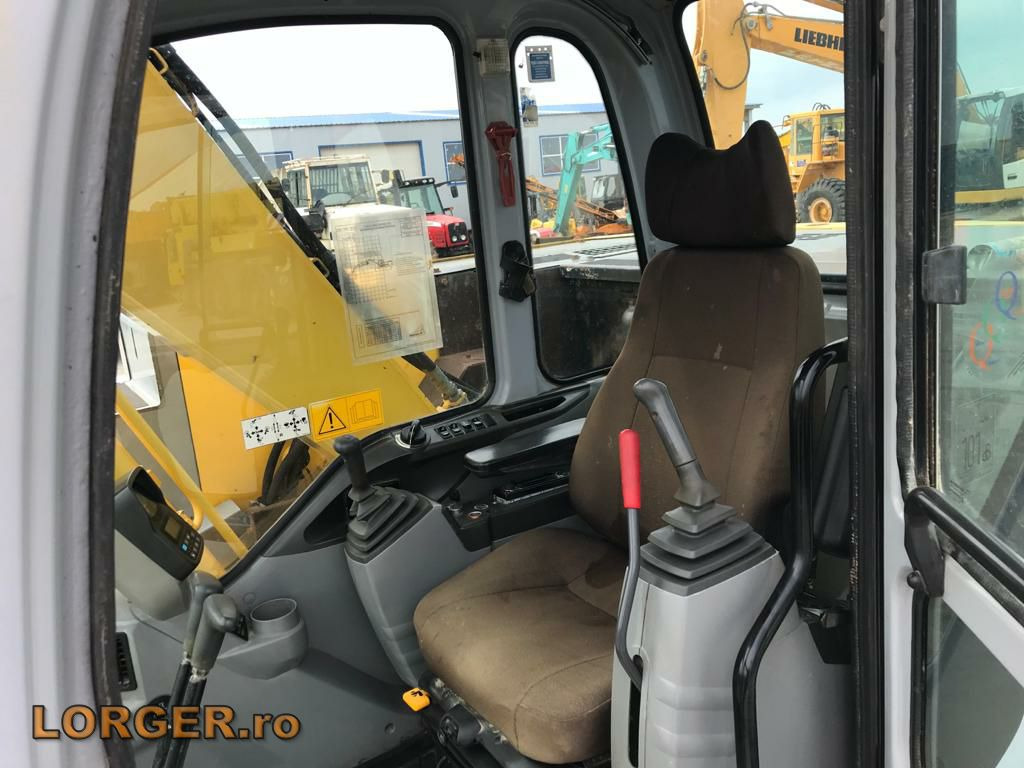 Excavadora de cadenas New Holland E 145: foto 12