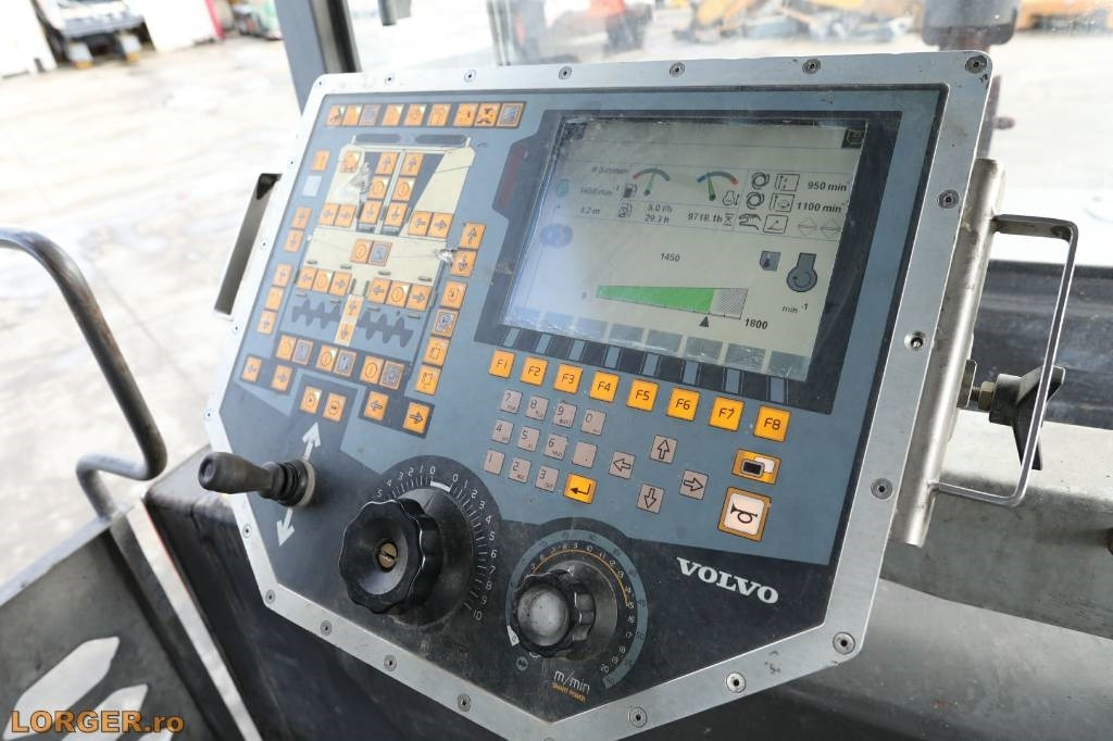 Pavimentadora de asfalto Volvo P 7820 C ABG: foto 12 Pavimentadora de asfalto Volvo P 7820 C ABG: foto 12