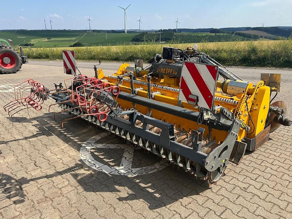 J.Reiff Sarl
Herr Stefan Neukirch - 77 Z.I in den - Equipo para trabajo del suelo: foto 4 J.Reiff Sarl
Herr Stefan Neukirch - 77 Z.I in den - Equipo para trabajo del suelo: foto 4