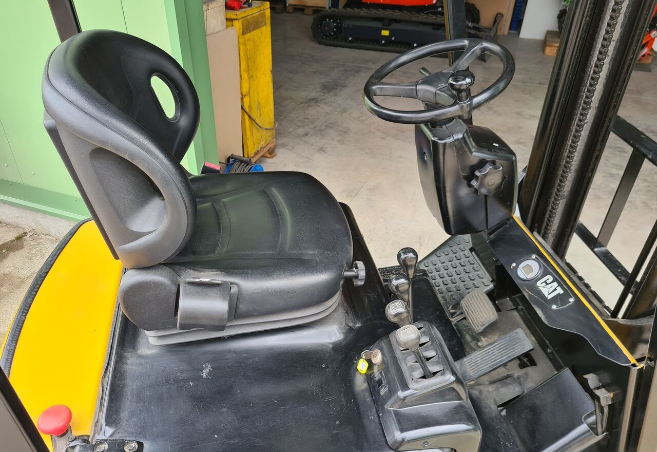 Caterpillar 15 - Carretilla elevadora: foto 4 Caterpillar 15 - Carretilla elevadora: foto 4