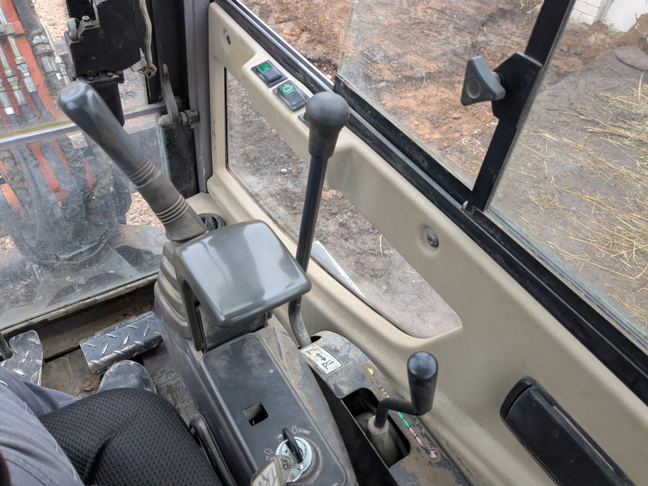 HITACHI ZX25 CLR - Miniexcavadora: foto 5 HITACHI ZX25 CLR - Miniexcavadora: foto 5